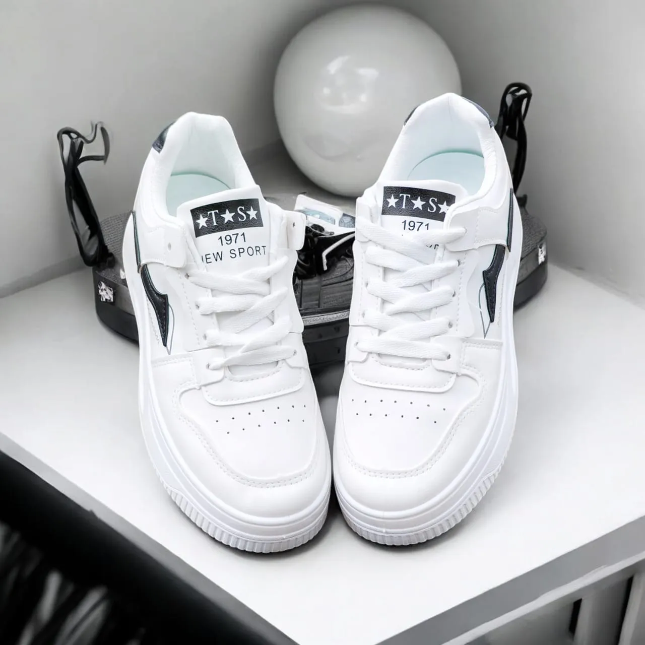 WOMAN'S SHOES WHITE CHUNK GS.77