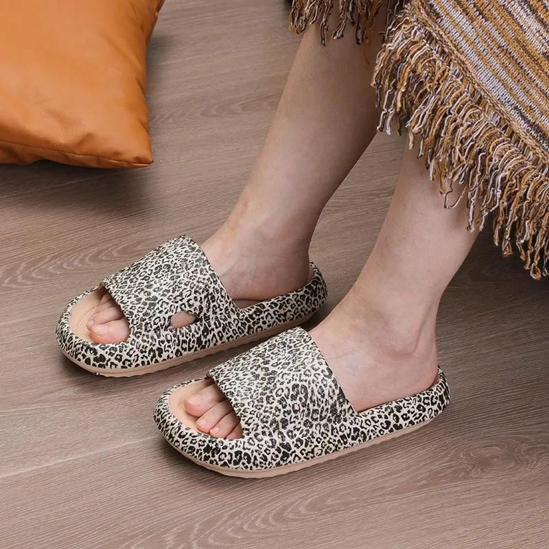 Women Summer New Fashion Leopard Print EVA Flip Flops With High Elasticity, Soft Sole, For Home And Beach