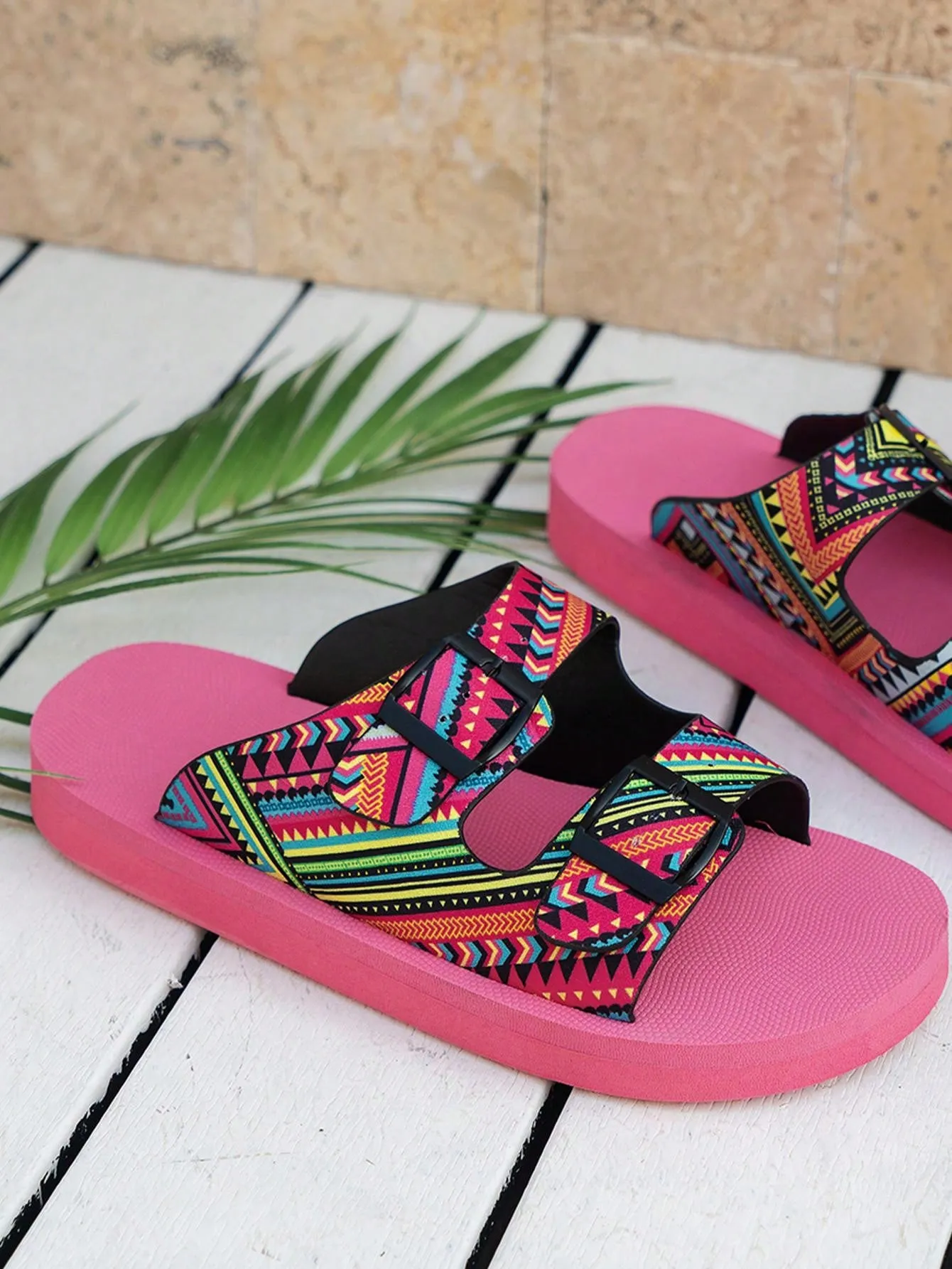 Women's European And American Style Thick Soled Double Buckle Rainbow Ombre Fashionable Lightweight Waterproof Flip-Flops For Outdoor Beach, Summer 2024